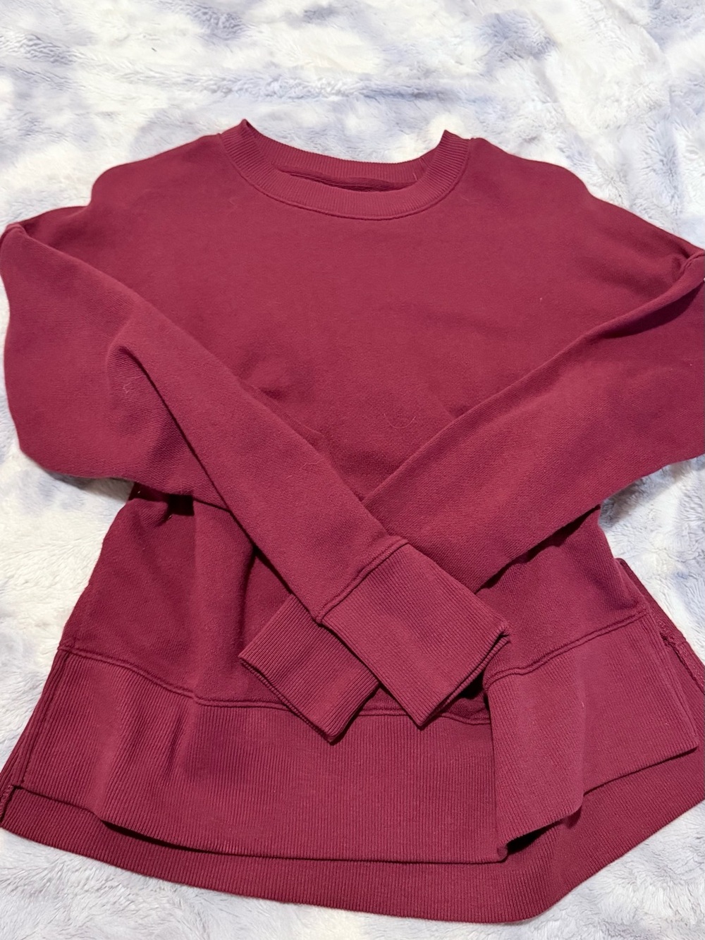 Time and Tru Women's Crewneck Sweatshirt in Burgundy